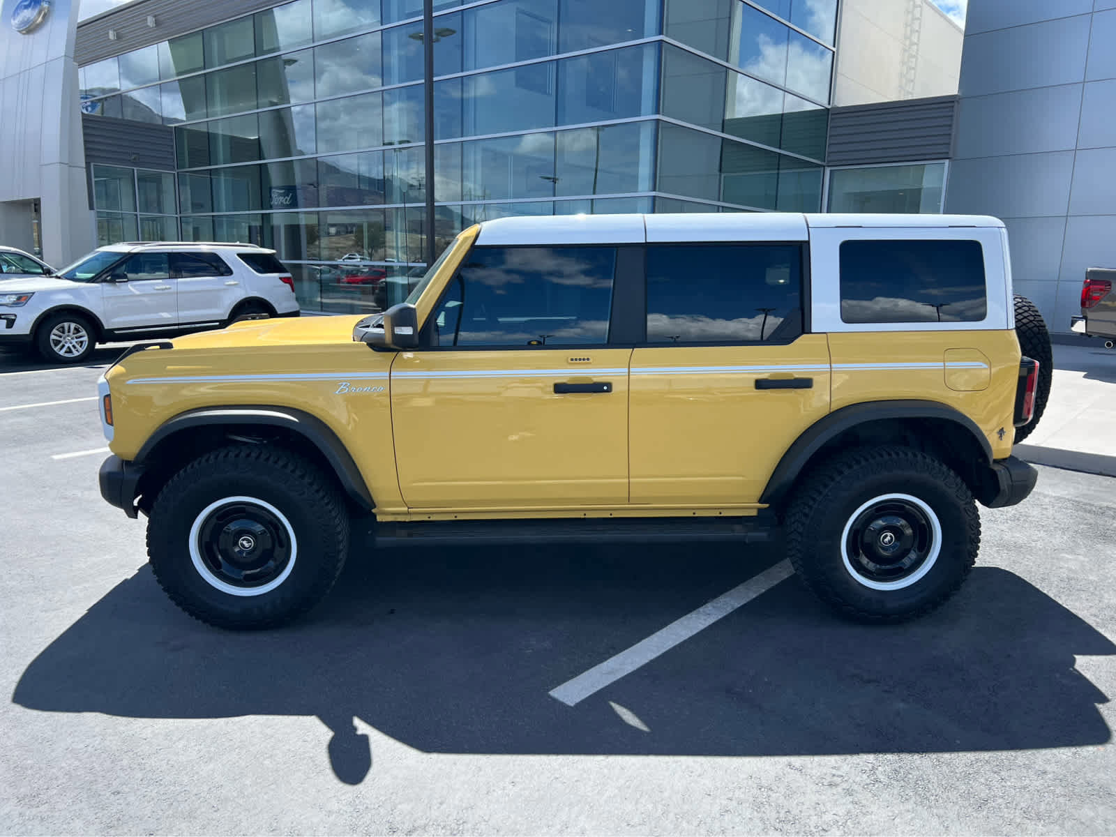 Certified 2023 Ford Bronco Heritage Edition image 3