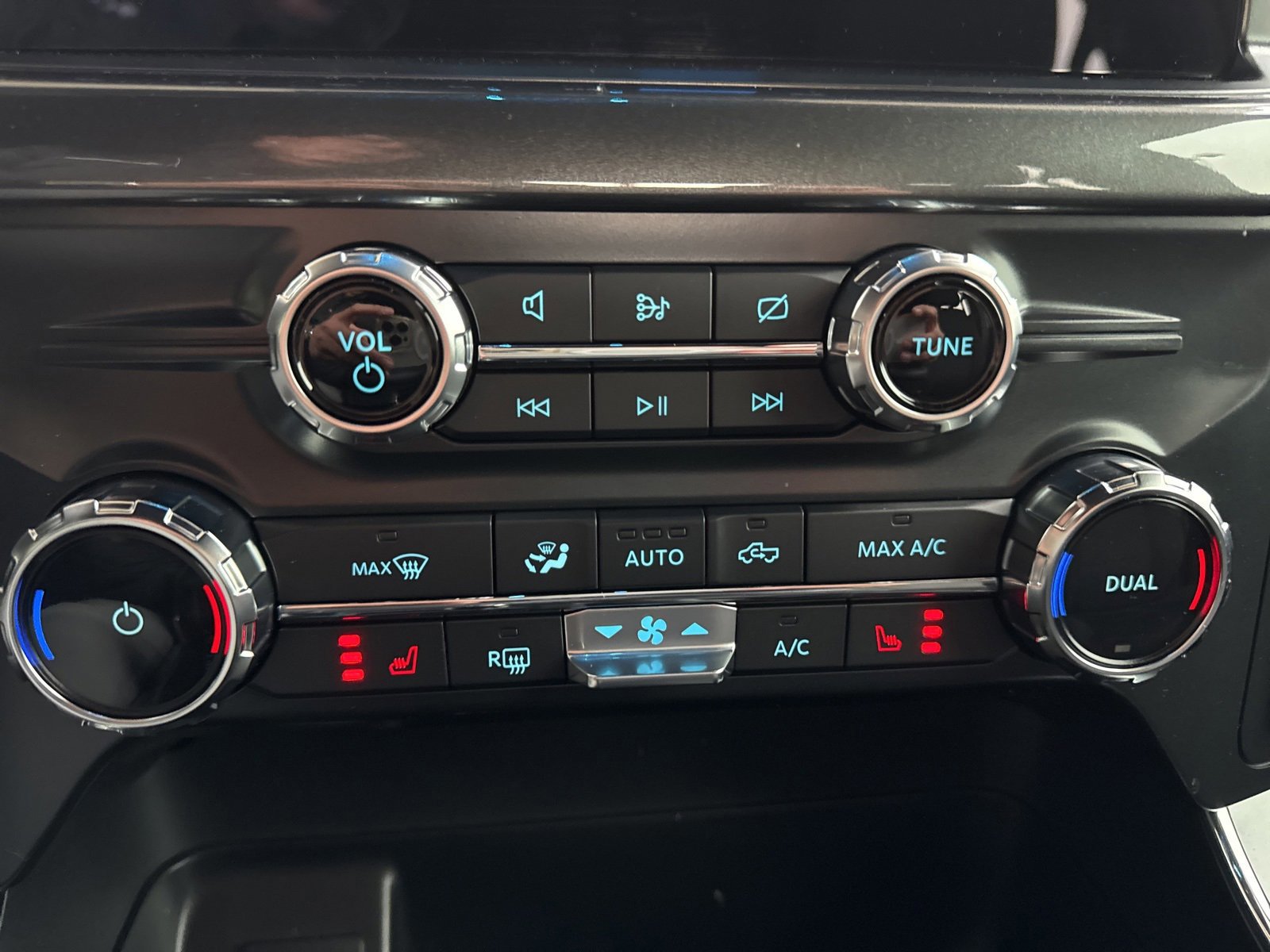 Certified 2022 Ford F150 XLT w/ Equipment Group 302A High image 35