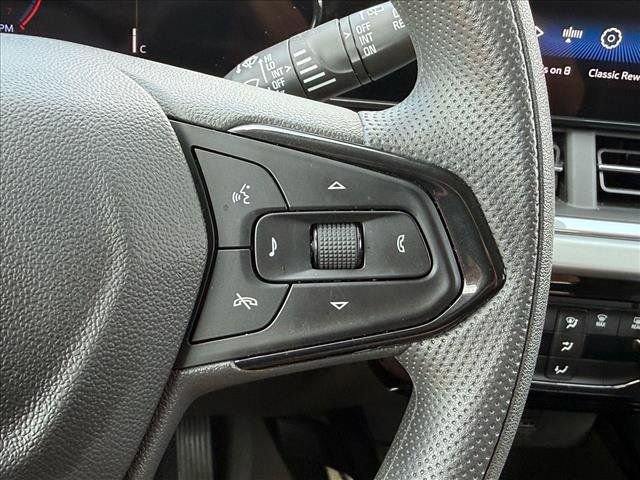Used 2025 Chevrolet Trax LT image 19