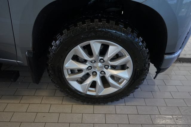 Used 2020 Chevrolet Silverado 1500 Custom w/ Custom Convenience Package AWD/4WD image 16