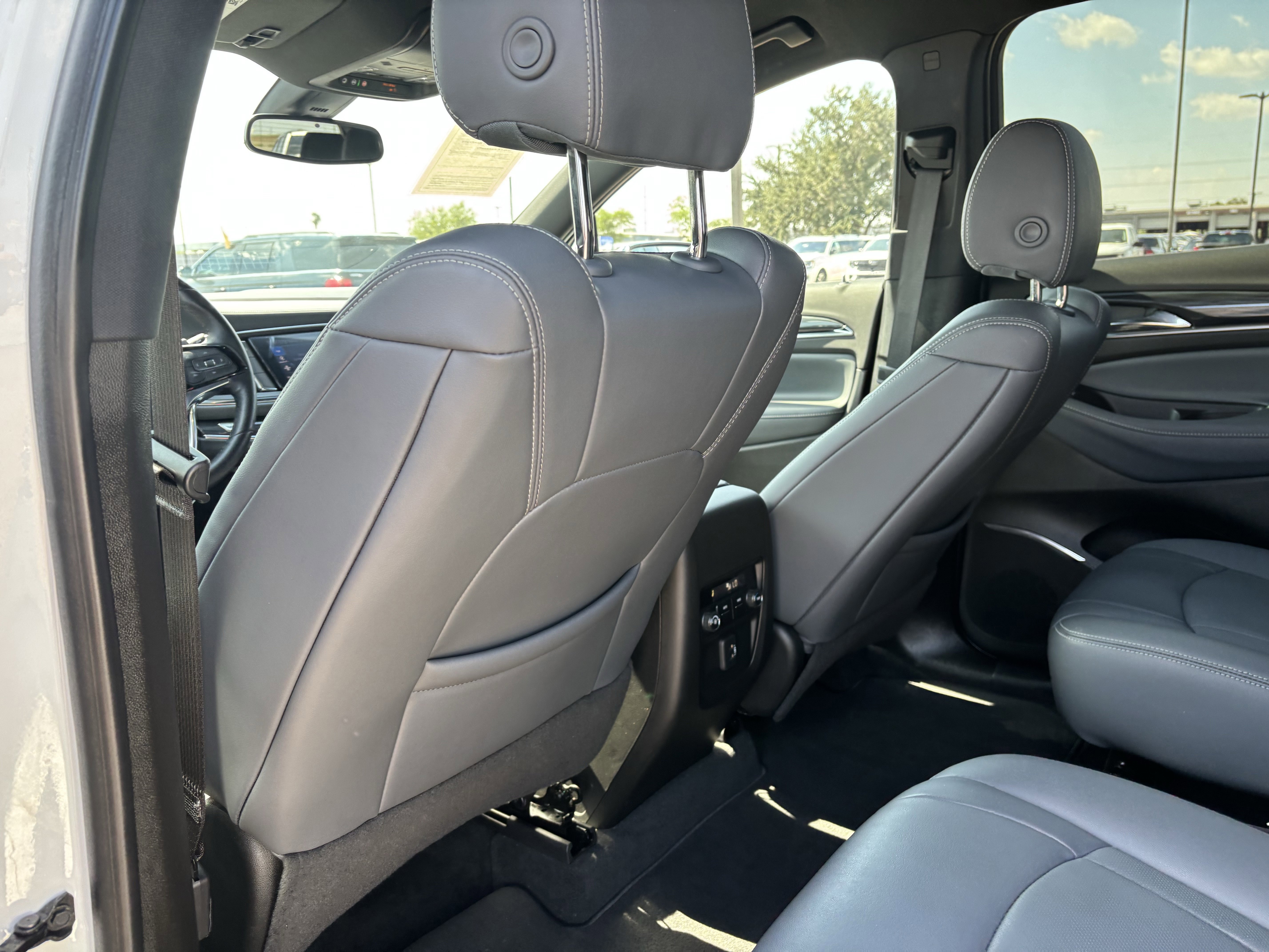 Used 2023 Buick Enclave Essence image 17