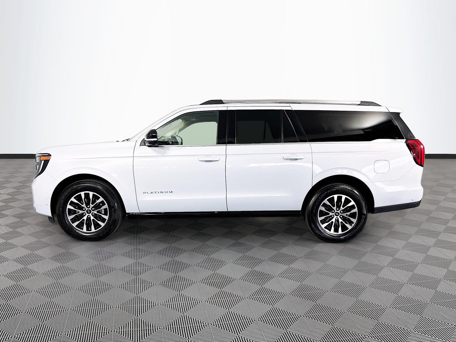 Certified 2025 Ford Expedition Max Platinum AWD/4WD image 4