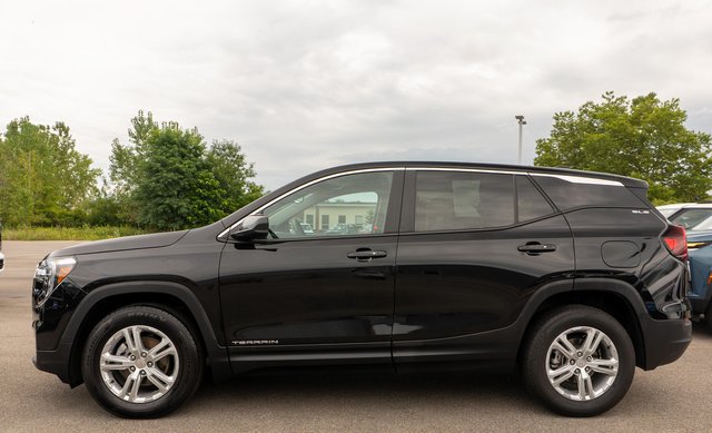 Used 2024 GMC Terrain SLE AWD/4WD image 9