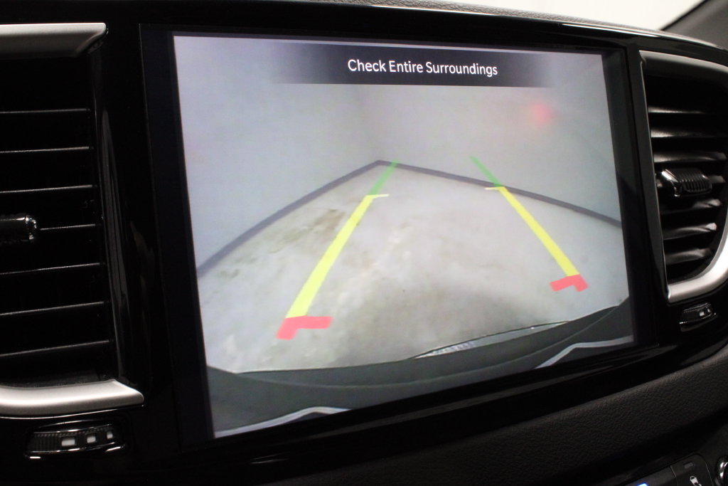 Used 2025 Chrysler Pacifica Select FWD image 3
