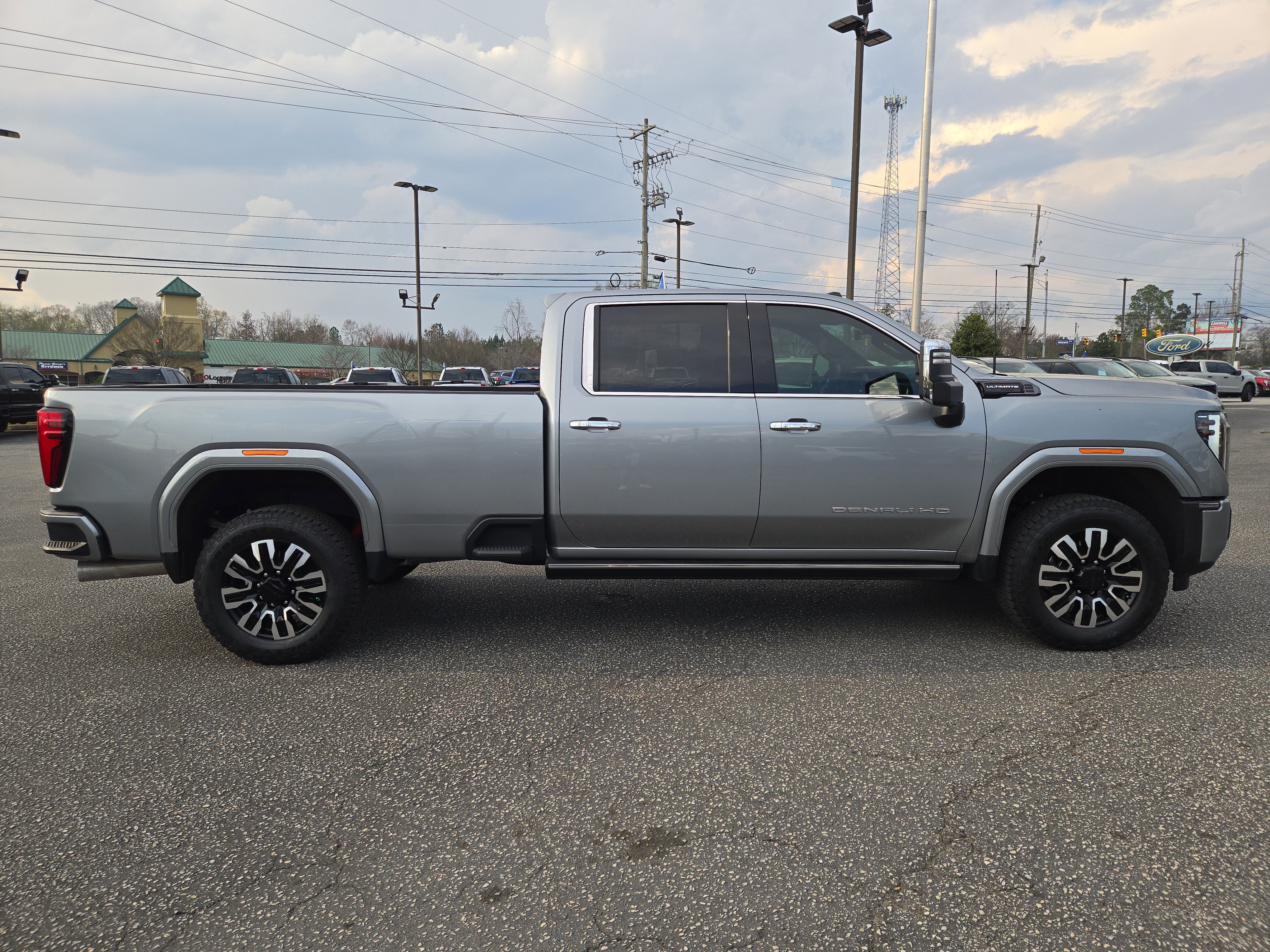 Used 2026 GMC Sierra 3500 Denali Ultimate image 3