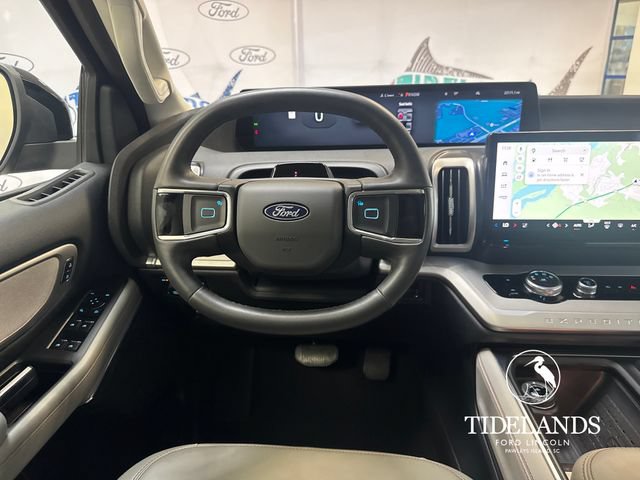 Certified 2025 Ford Expedition Active AWD/4WD image 17