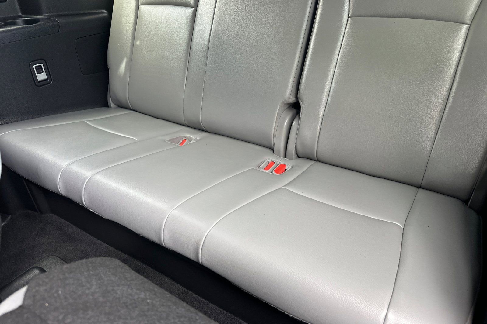 Used 2022 Toyota Highlander XLE AWD/4WD image 11