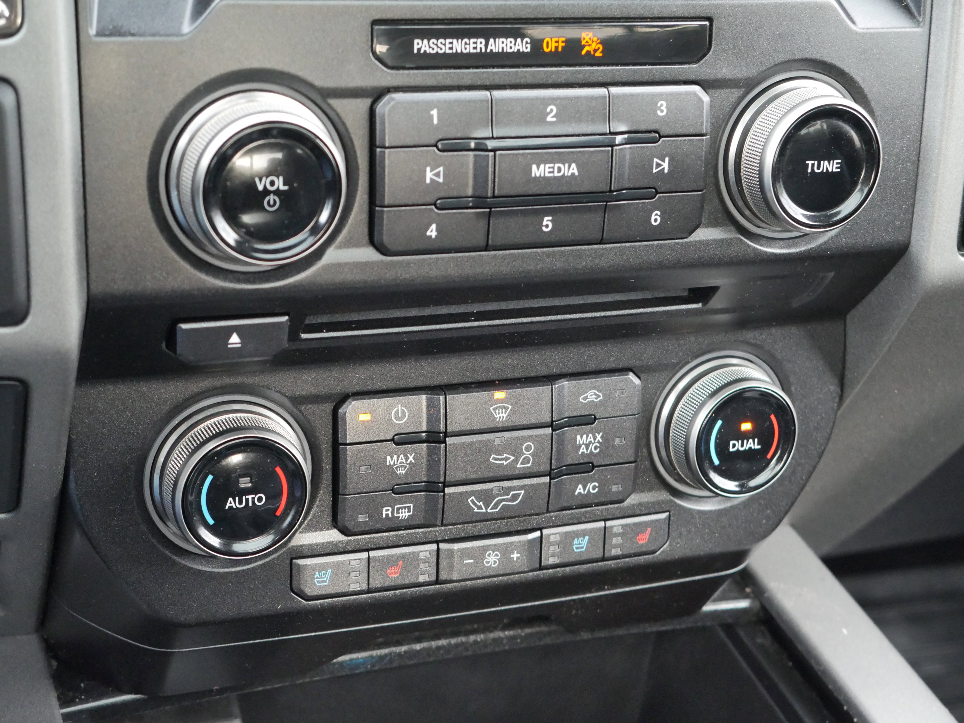 Certified 2017 Ford F150 Raptor w/ Equipment Group 802A Luxury image 17