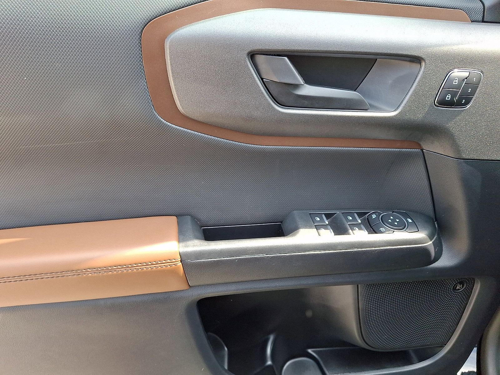 Certified 2025 Ford Bronco Sport Outer Banks w/ Outer Banks Tech Package+ AWD/4WD image 15