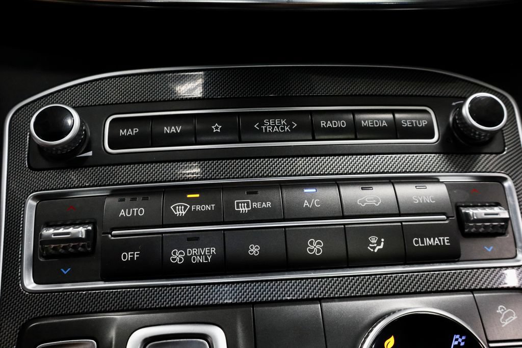 Used 2023 Hyundai Santa Fe Limited AWD/4WD image 35