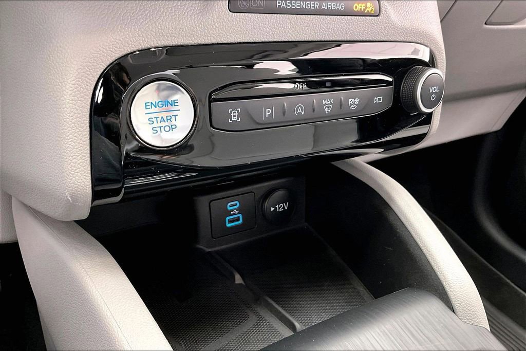 Certified 2023 Ford Escape Platinum image 32