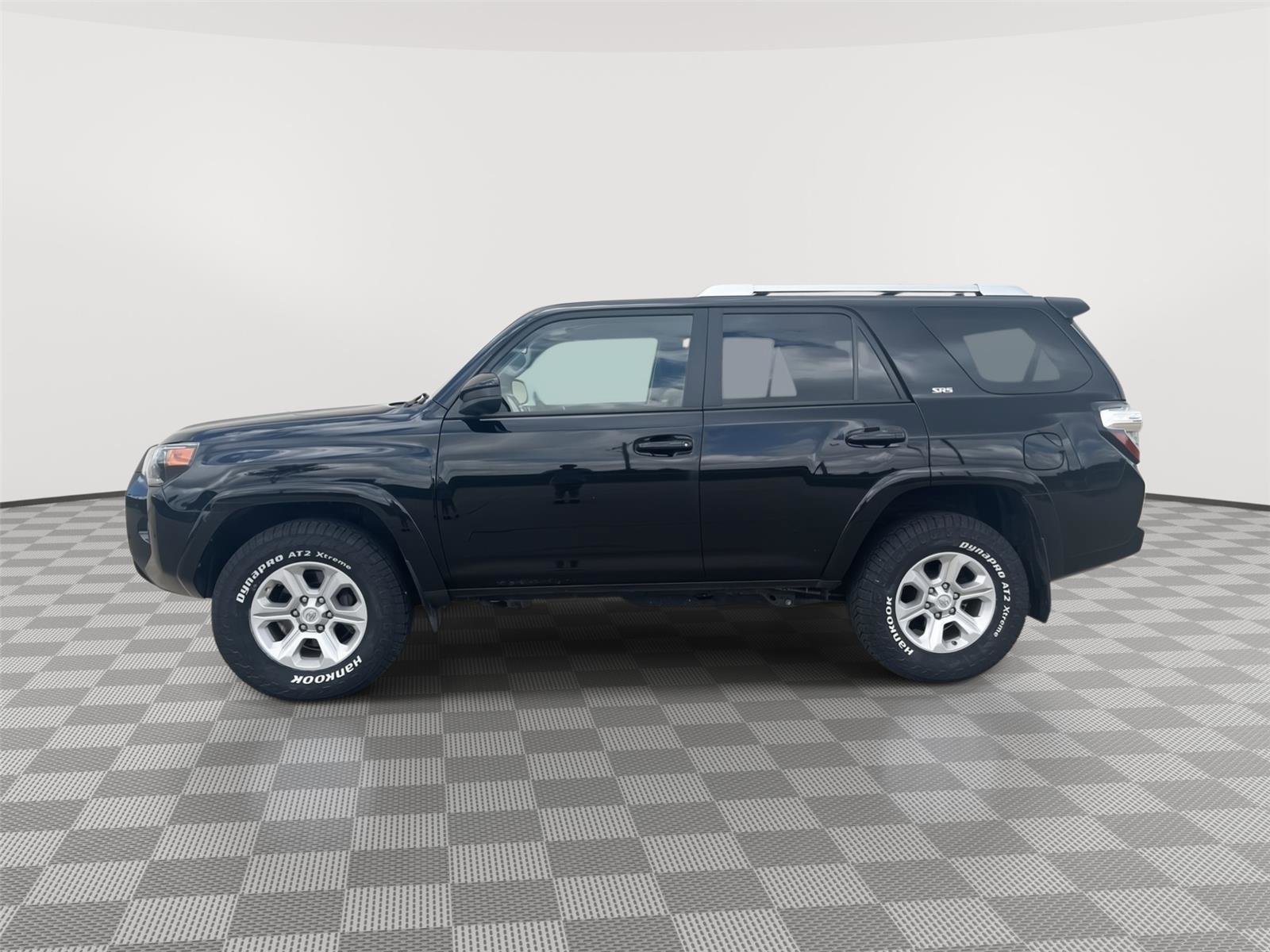 Used 2018 Toyota 4Runner SR5 AWD/4WD image 8