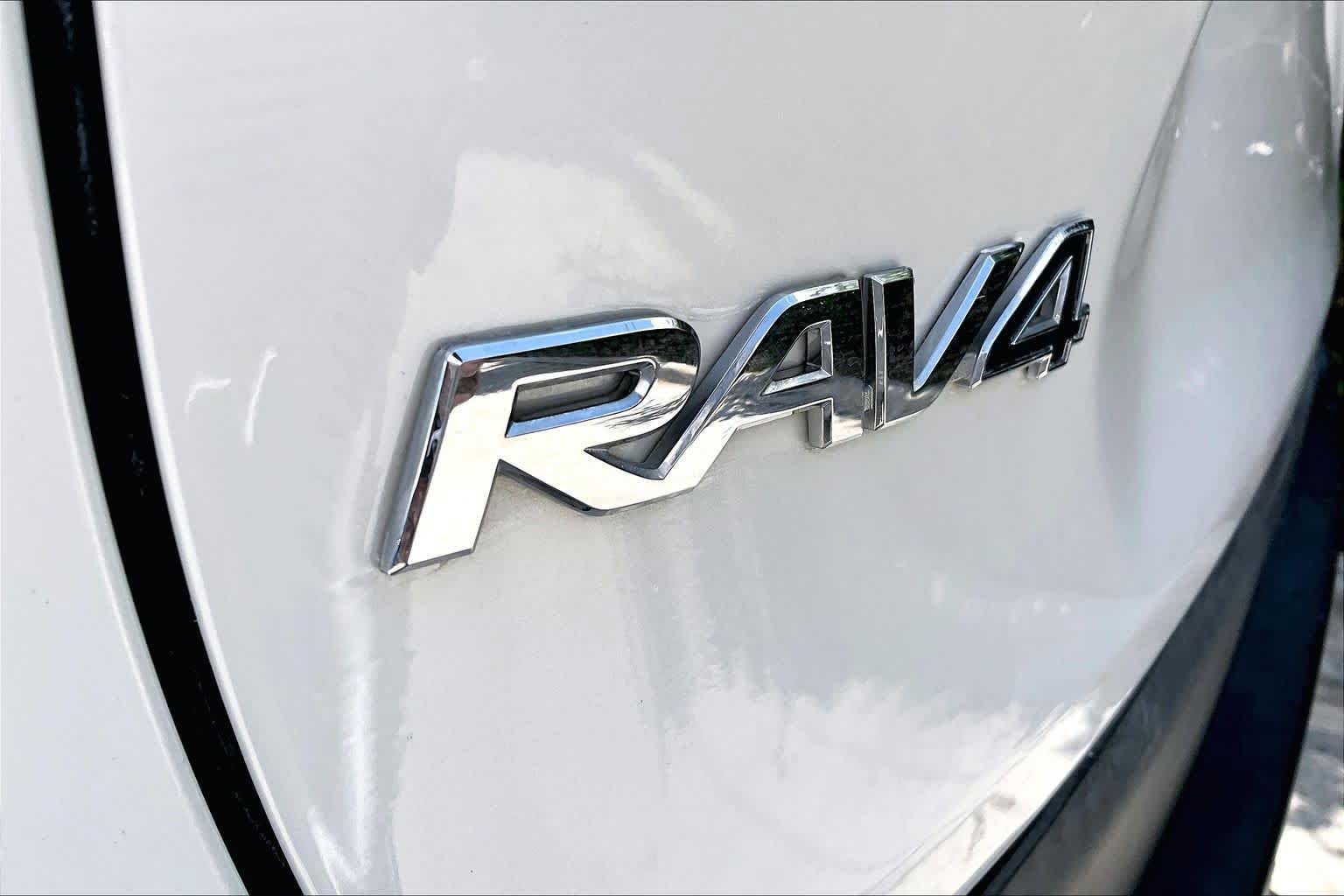 Used 2020 Toyota RAV4 Limited w/ Limited Grade Weather Package AWD/4WD image 10