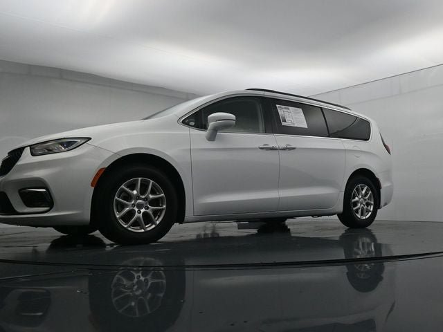Used 2022 Chrysler Pacifica Touring-L FWD image 32