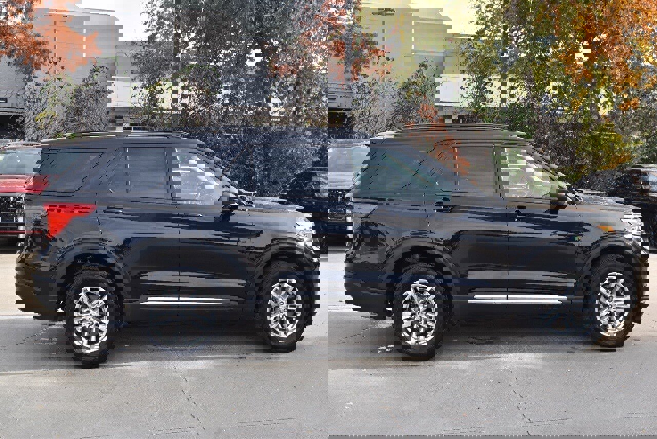Certified 2023 Ford Explorer XLT w/ Equipment Group 202A image 6