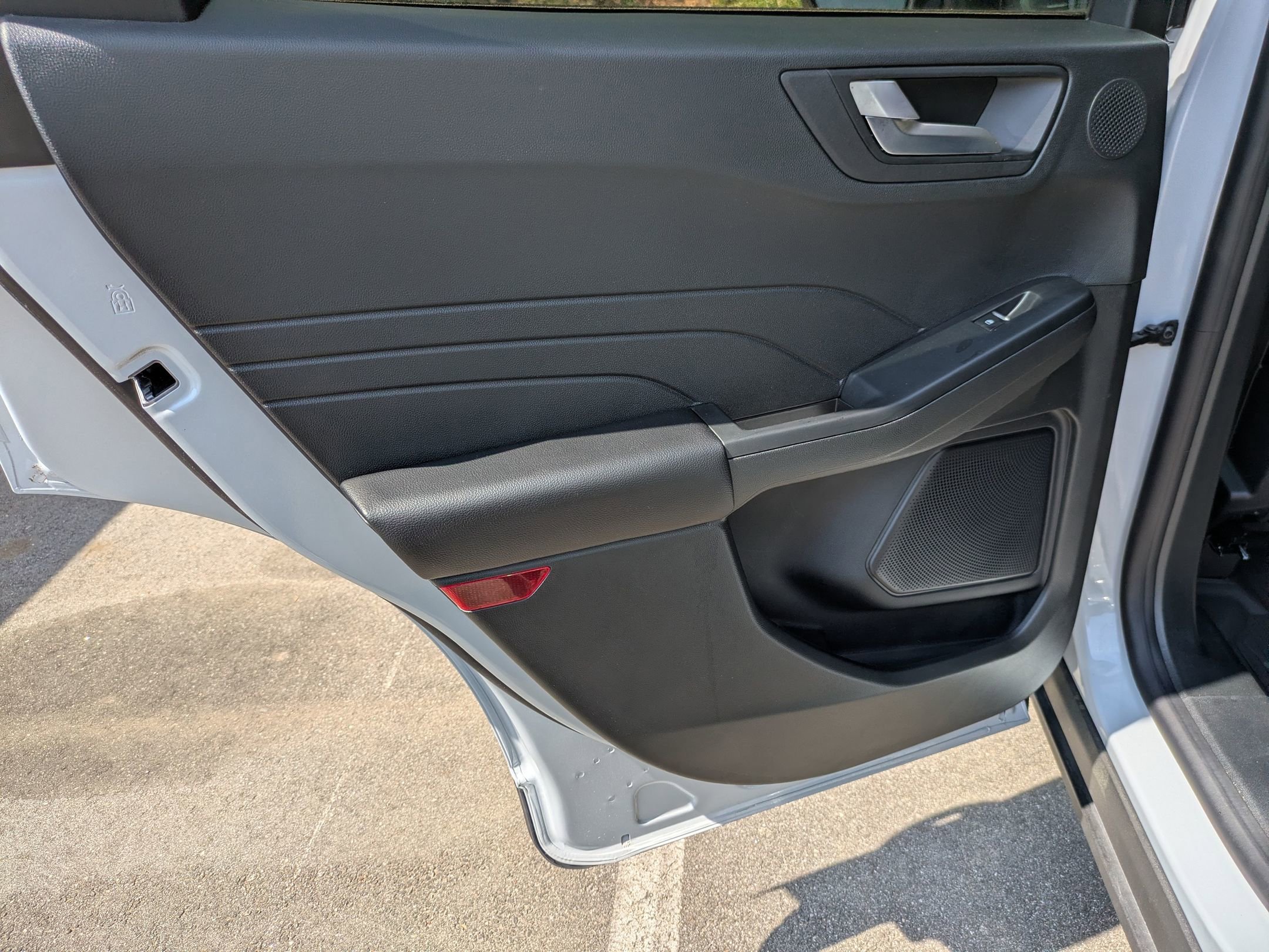 Certified 2025 Ford Escape SE w/ PHEV Premium Package image 28