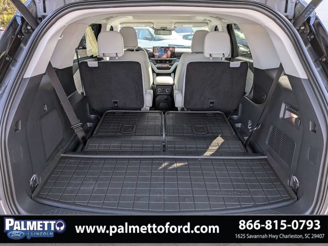 Certified 2025 Ford Explorer Platinum w/ Ultimate Package AWD/4WD image 12