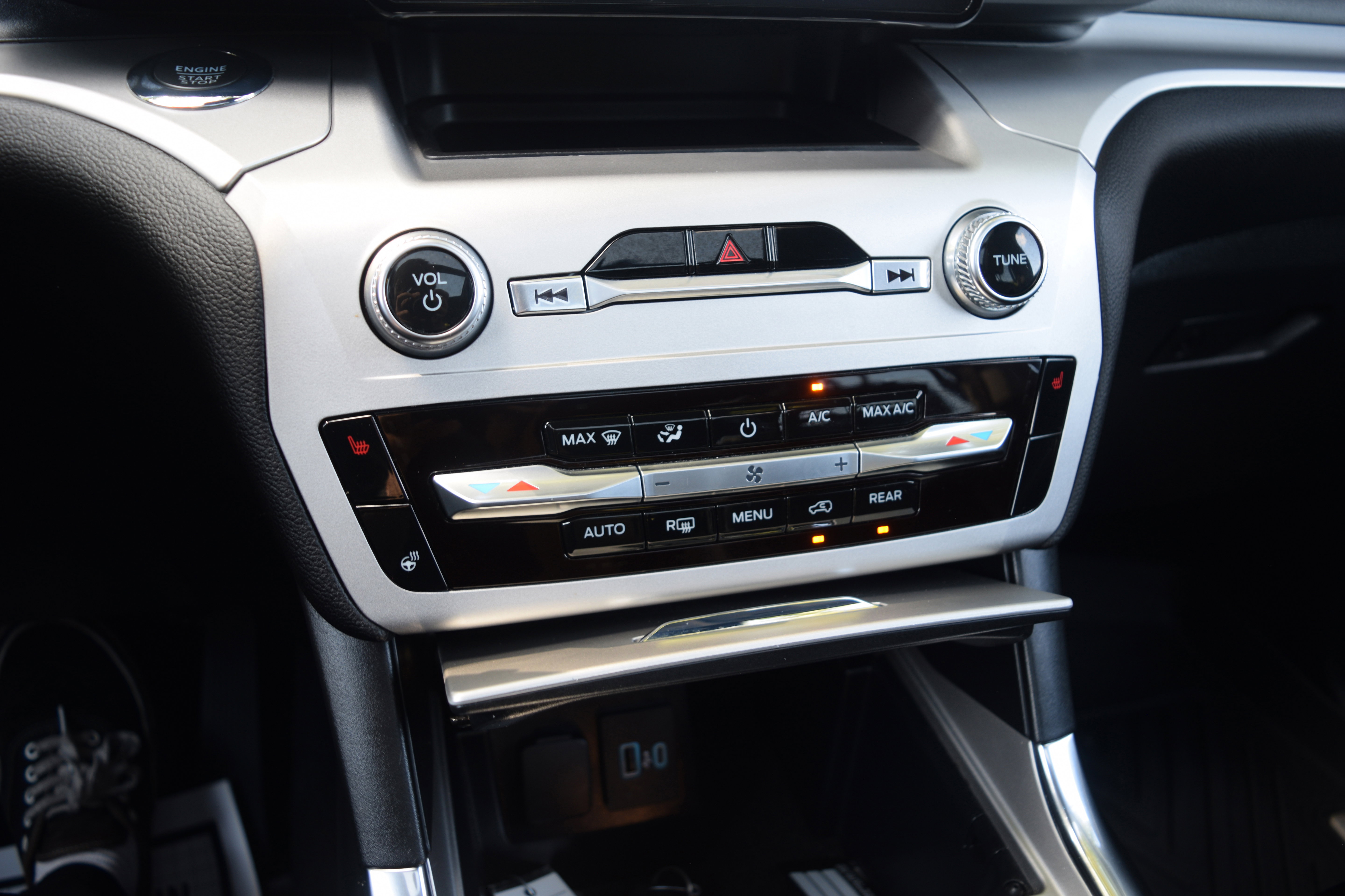 Certified 2022 Ford Explorer XLT w/ Equipment Group 202A image 9