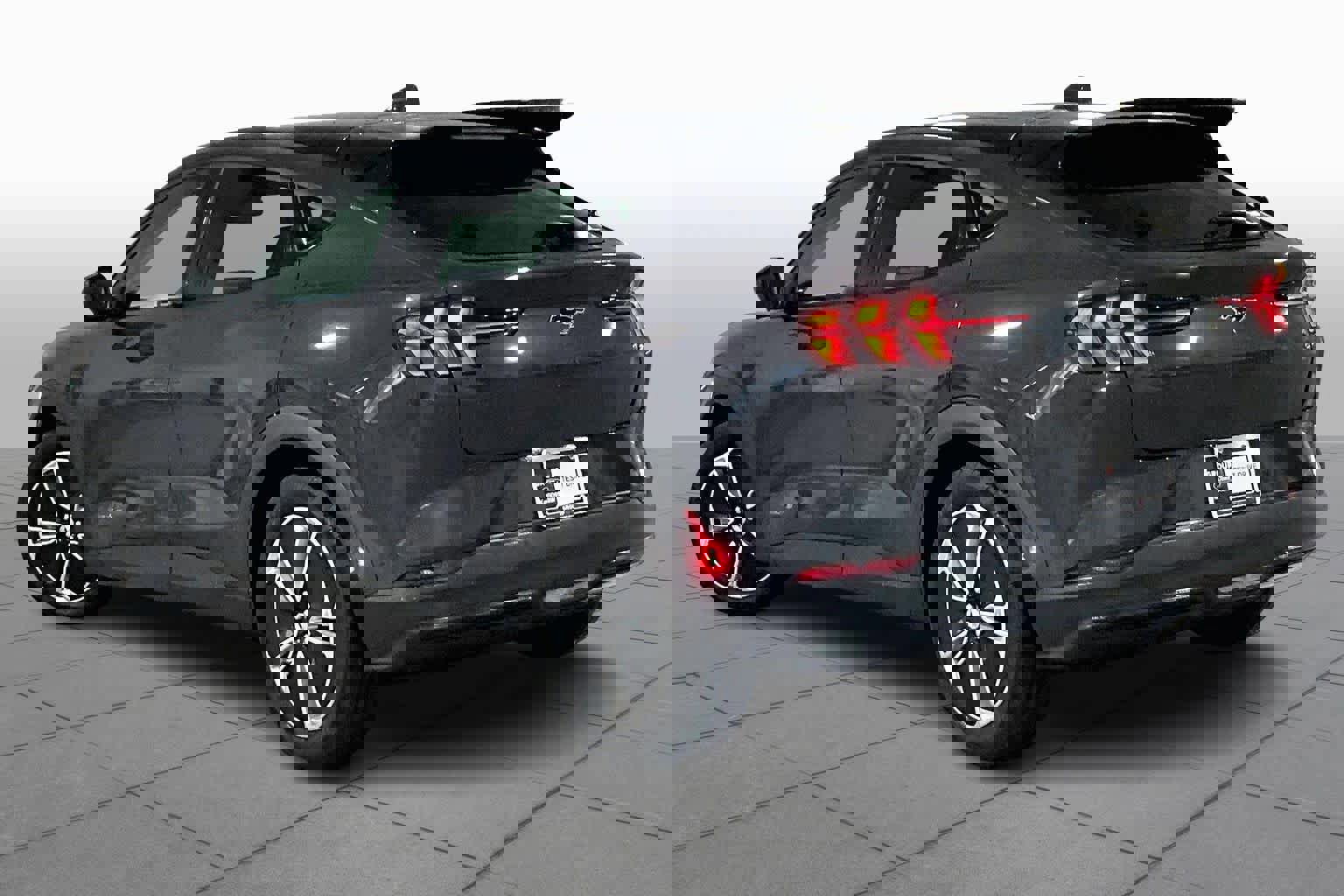 Certified 2022 Ford Mustang Mach-E Select w/ Comfort/Technology Package image 2