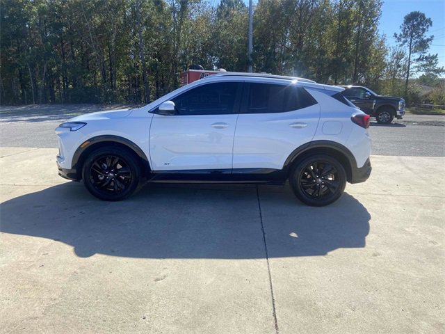 Used 2025 Buick Encore GX Sport Touring w/ Advanced Technology Package image 2