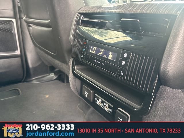 Used 2022 Jeep Wagoneer Series III AWD/4WD image 11