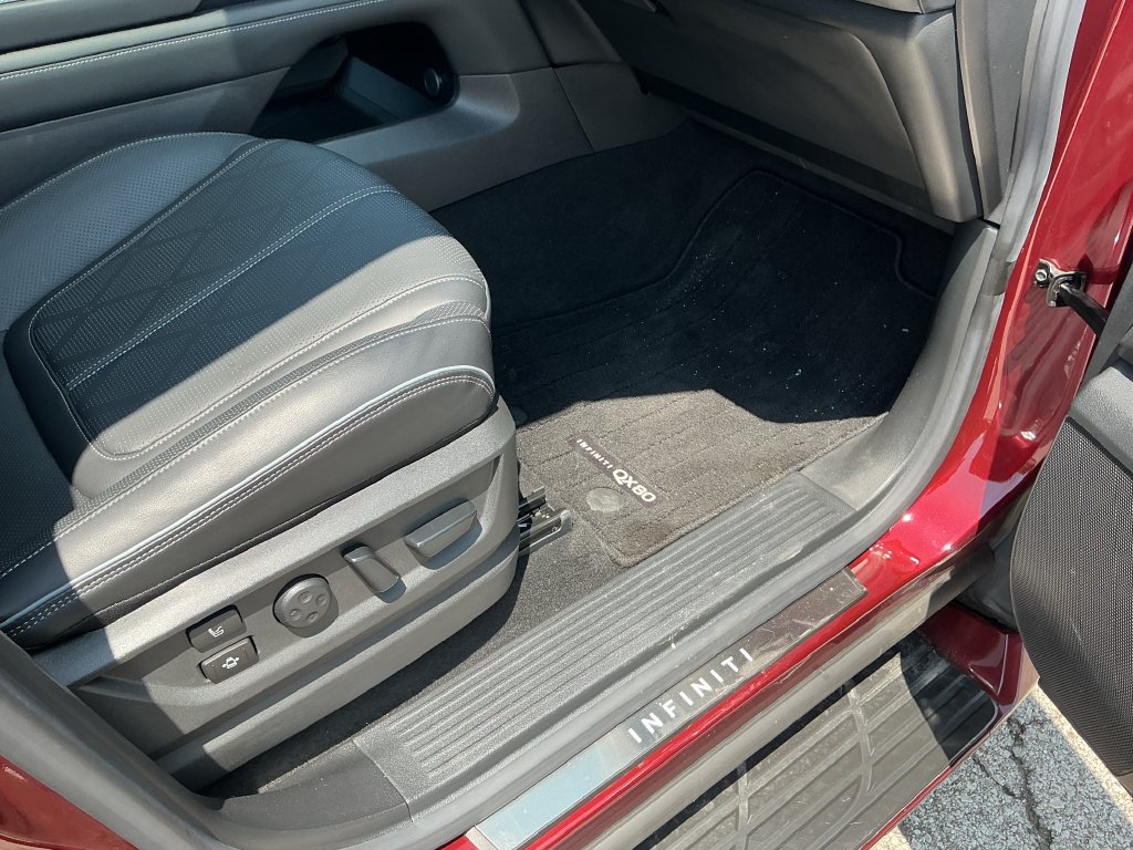 Used 2025 INFINITI QX80 Sensory AWD/4WD image 16