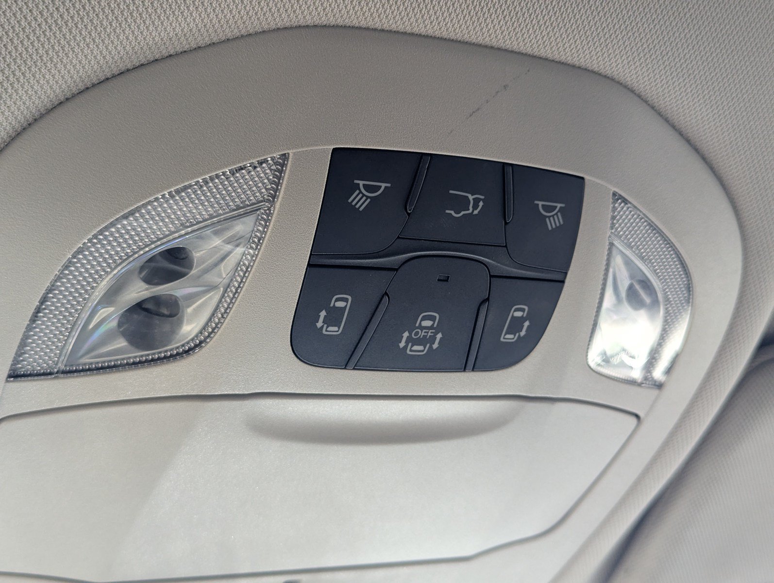 Used 2024 Chrysler Pacifica Limited FWD image 13