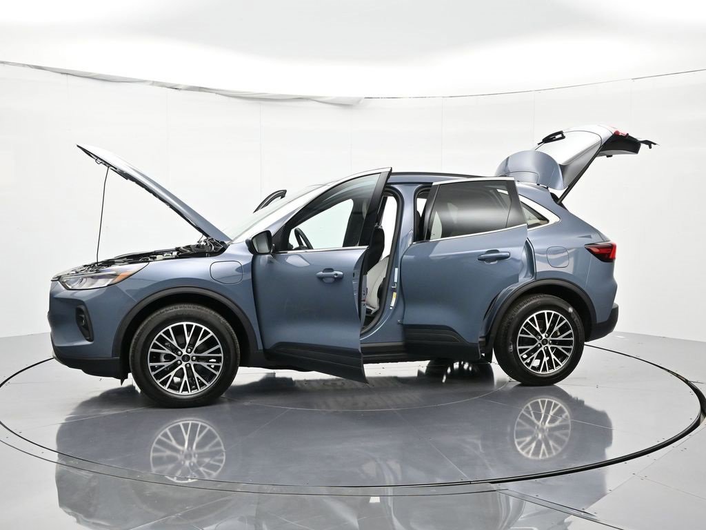 Certified 2025 Ford Escape SE w/ Class II Trailer Tow Package image 46