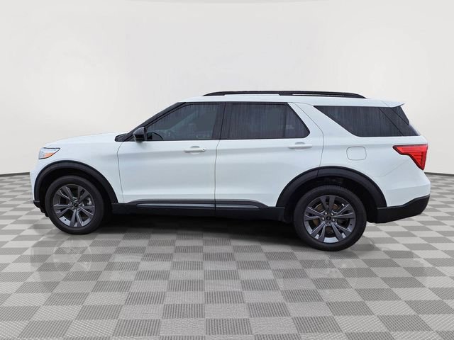 Certified 2022 Ford Explorer XLT w/ Equipment Group 202A AWD/4WD image 2