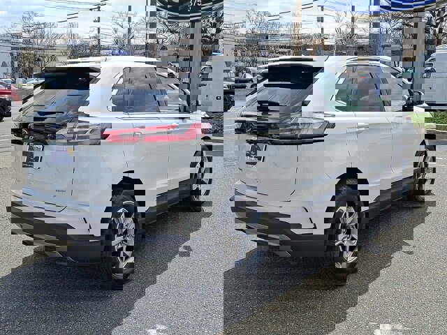 Certified 2022 Ford Edge SEL w/ Convenience Package AWD/4WD image 4