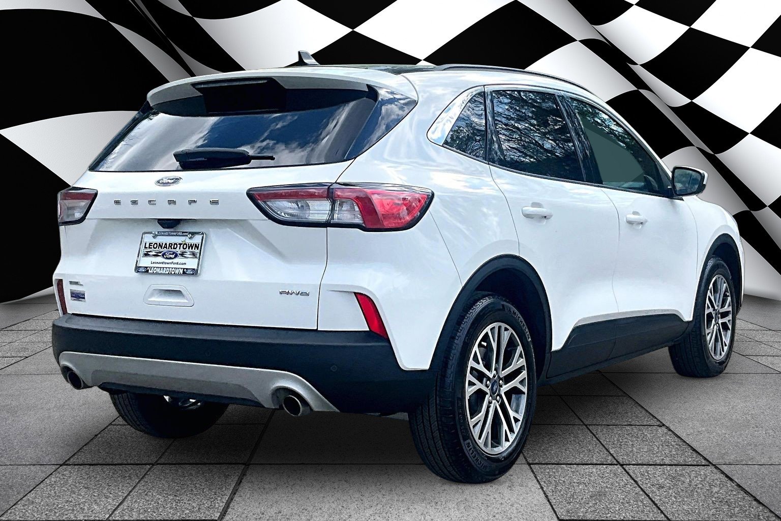 Certified 2022 Ford Escape SEL w/ Technology Package AWD/4WD image 2