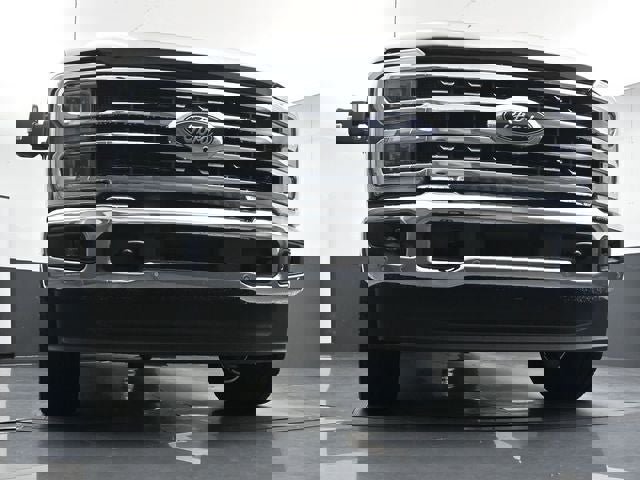 Certified 2025 Ford F350 Lariat w/ Lariat Ultimate Package AWD/4WD image 32