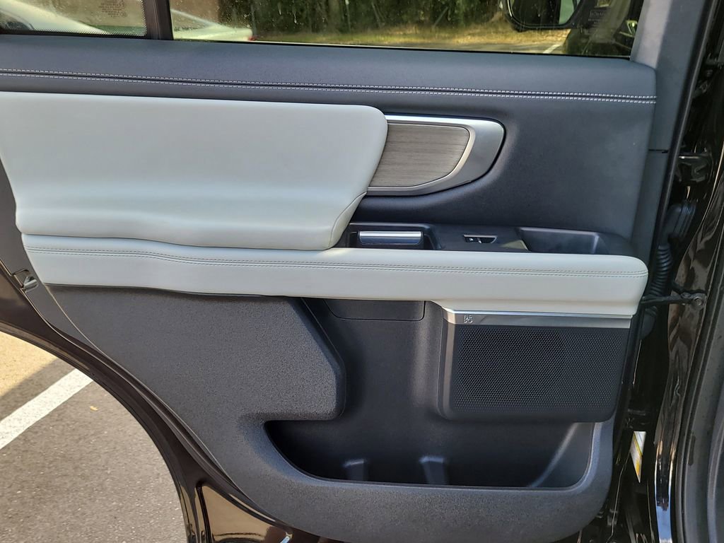 Certified 2025 Ford Expedition Platinum image 11