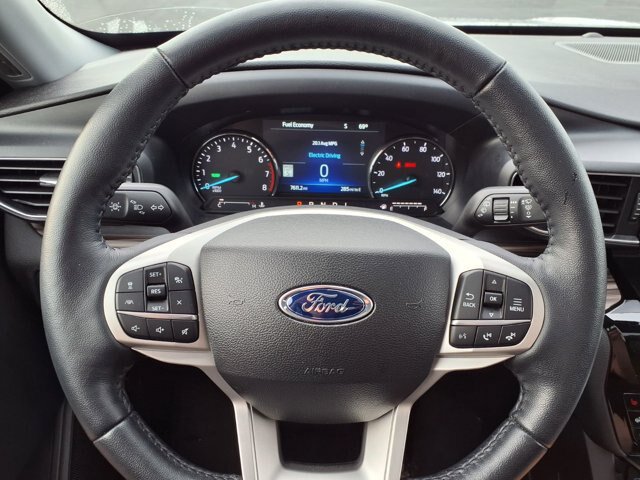 Certified 2022 Ford Explorer Limited w/ Hybrid Equipment Group 310A AWD/4WD image 12