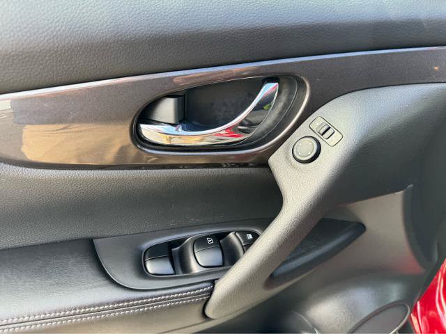 Used 2019 Nissan Rogue SV AWD/4WD image 14