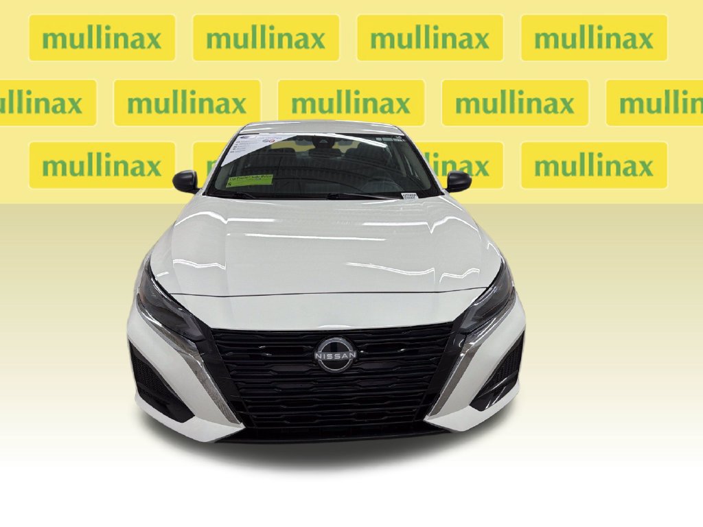 Used 2025 Nissan Altima 2.5 SV FWD image 15