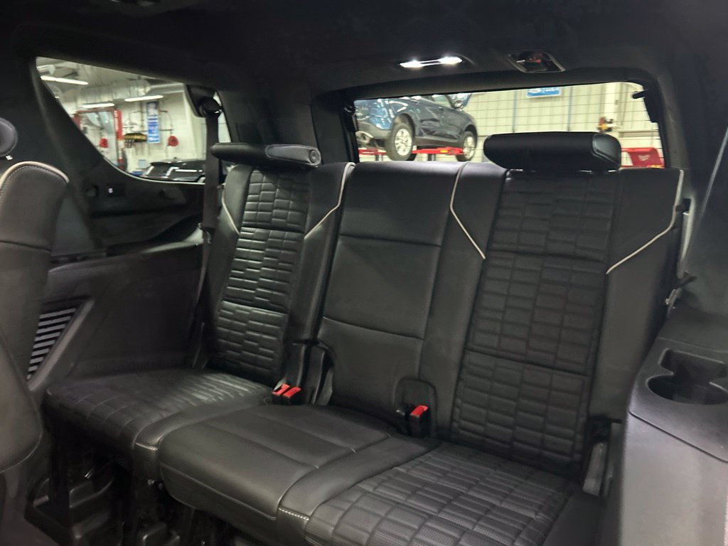 Used 2022 Cadillac Escalade Premium Luxury Platinum w/ LPO, Radiant Package AWD/4WD image 32