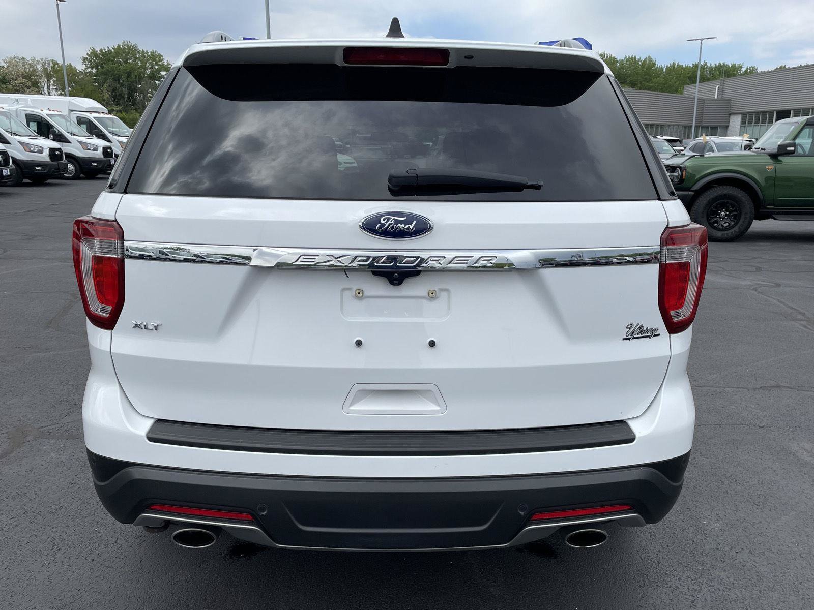Certified 2018 Ford Explorer XLT FWD image 4