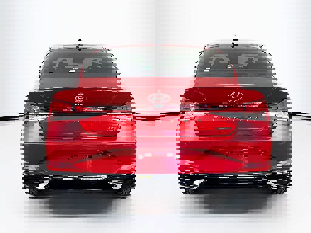 Used 2022 Hyundai Elantra Limited image 4