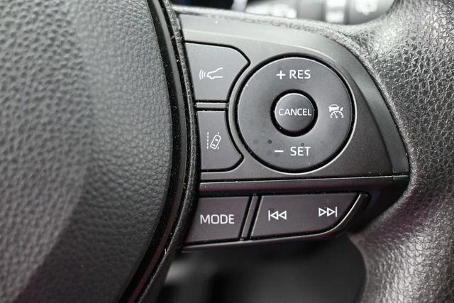 Used 2025 Toyota RAV4 XLE AWD/4WD image 16