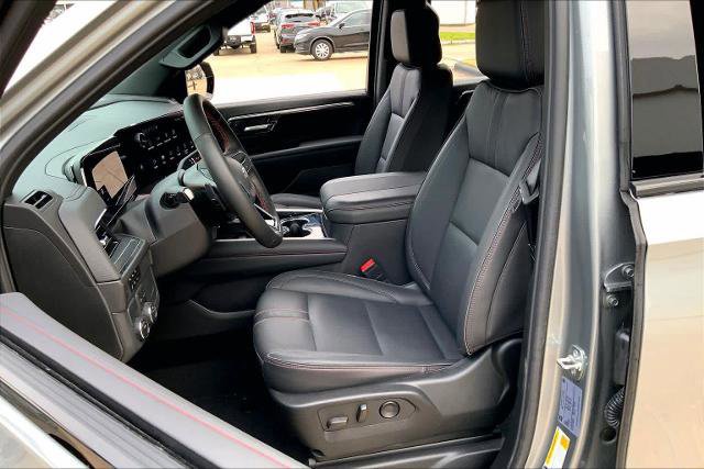 Used 2025 Chevrolet Suburban RST w/ Comfort Package image 9