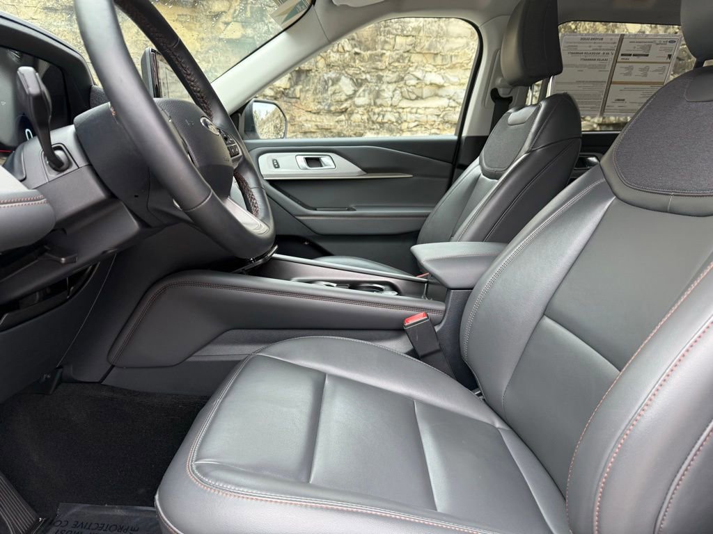 Certified 2025 Ford Explorer Active w/ Active Comfort Package image 20