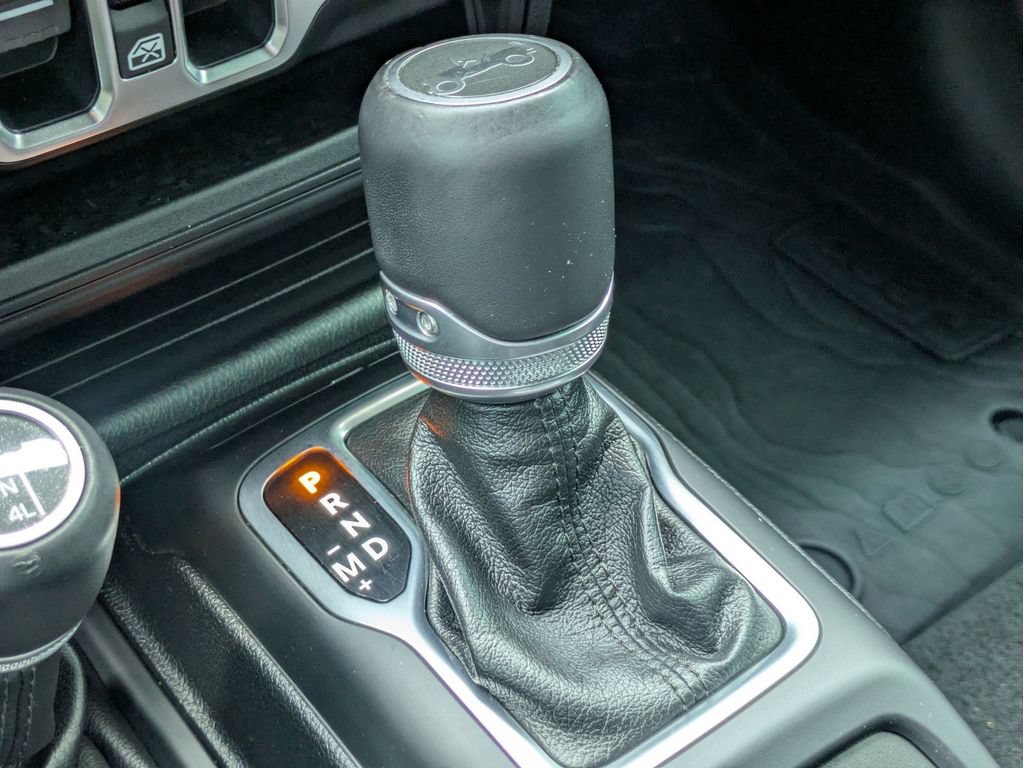 Used 2020 Jeep Wrangler Unlimited Sahara AWD/4WD image 14