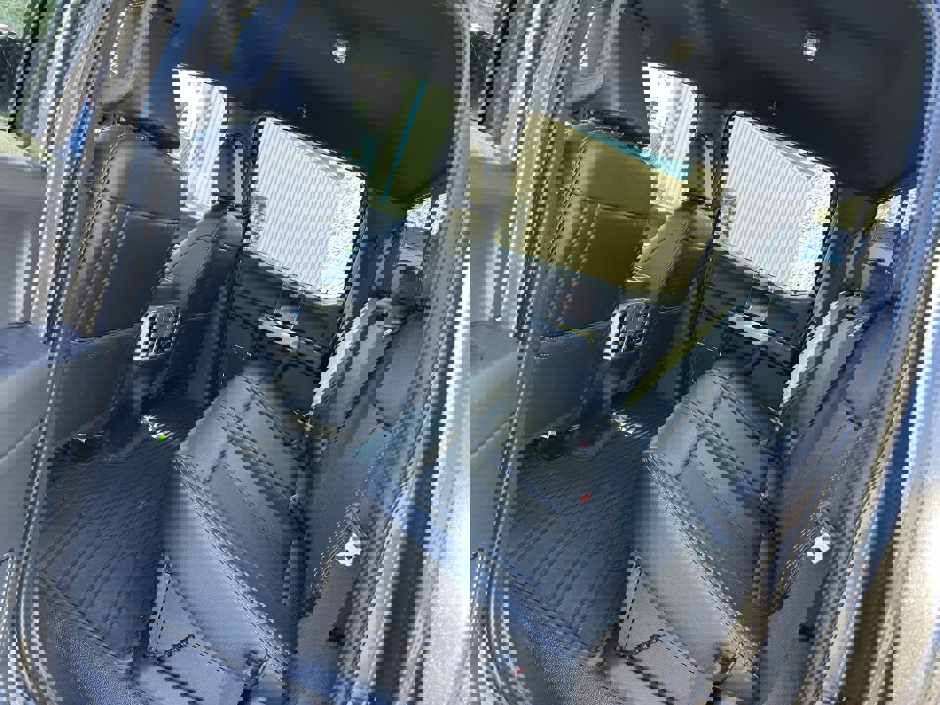 Certified 2022 Ford F350 Lariat w/ Tremor Off-Road Package image 11