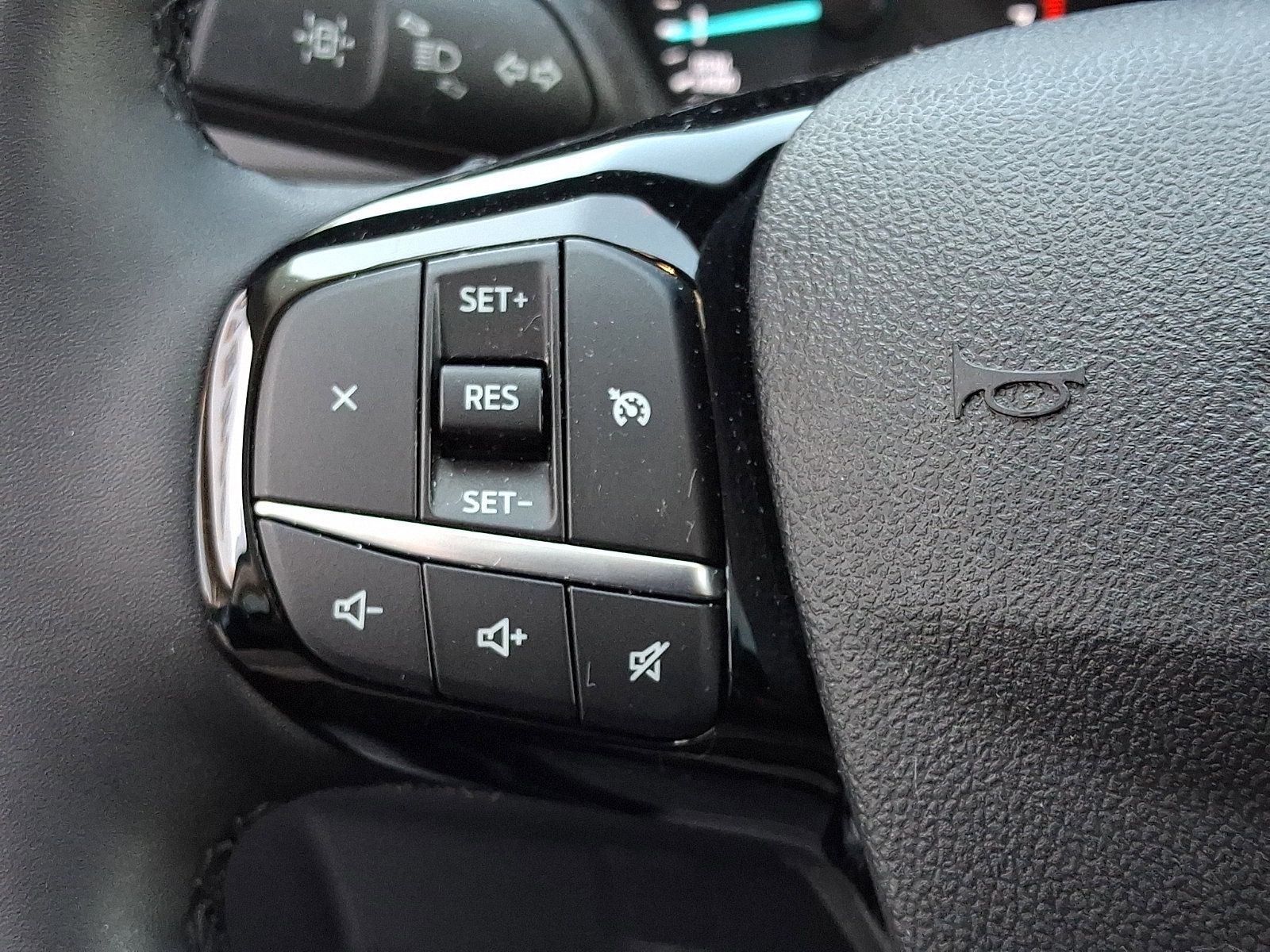 Certified 2022 Ford Escape SE w/ SE Sport Appearance Package image 25