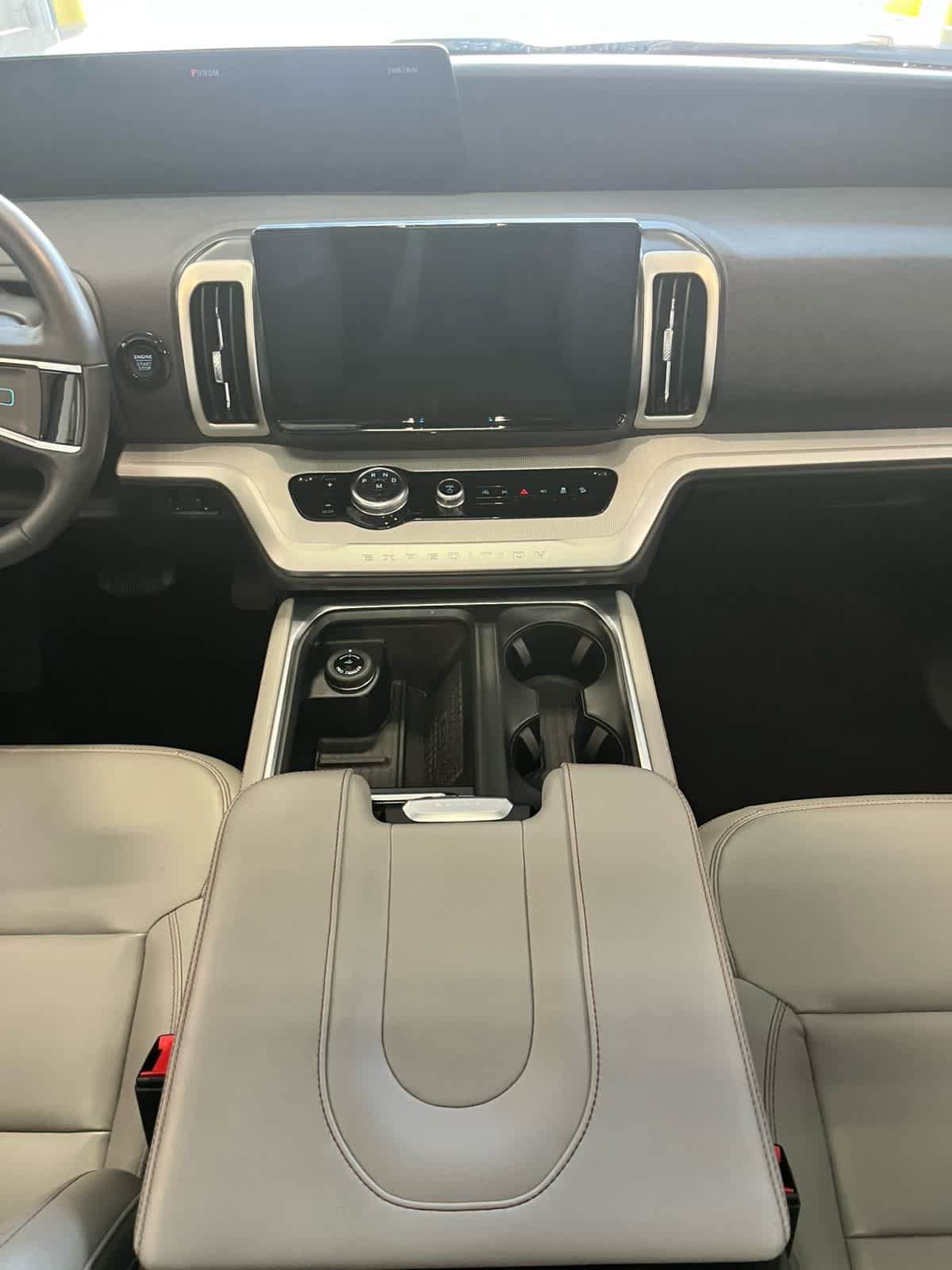 Certified 2025 Ford Expedition Active AWD/4WD image 8