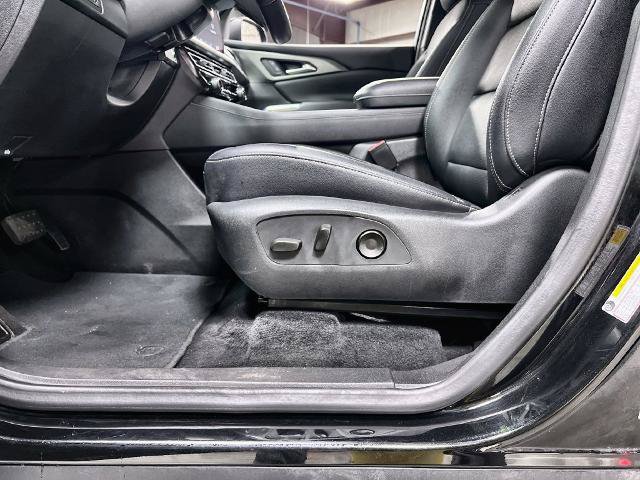 Used 2025 Chevrolet Traverse LT FWD image 12