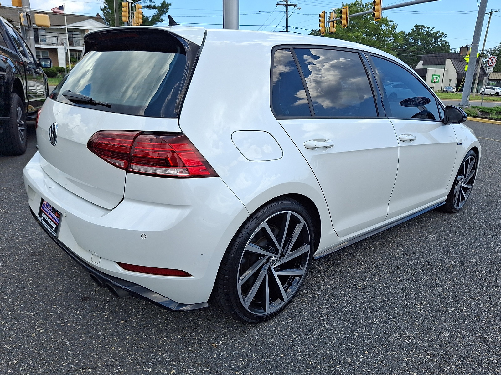 Used 2018 Volkswagen Golf R 4-Door AWD/4WD image 11