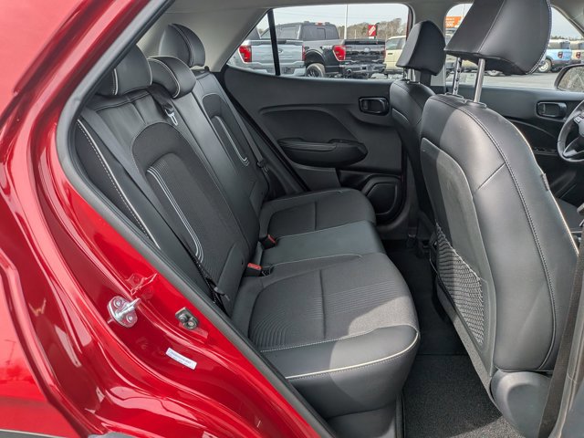 Used 2025 Hyundai Venue Limited FWD image 31