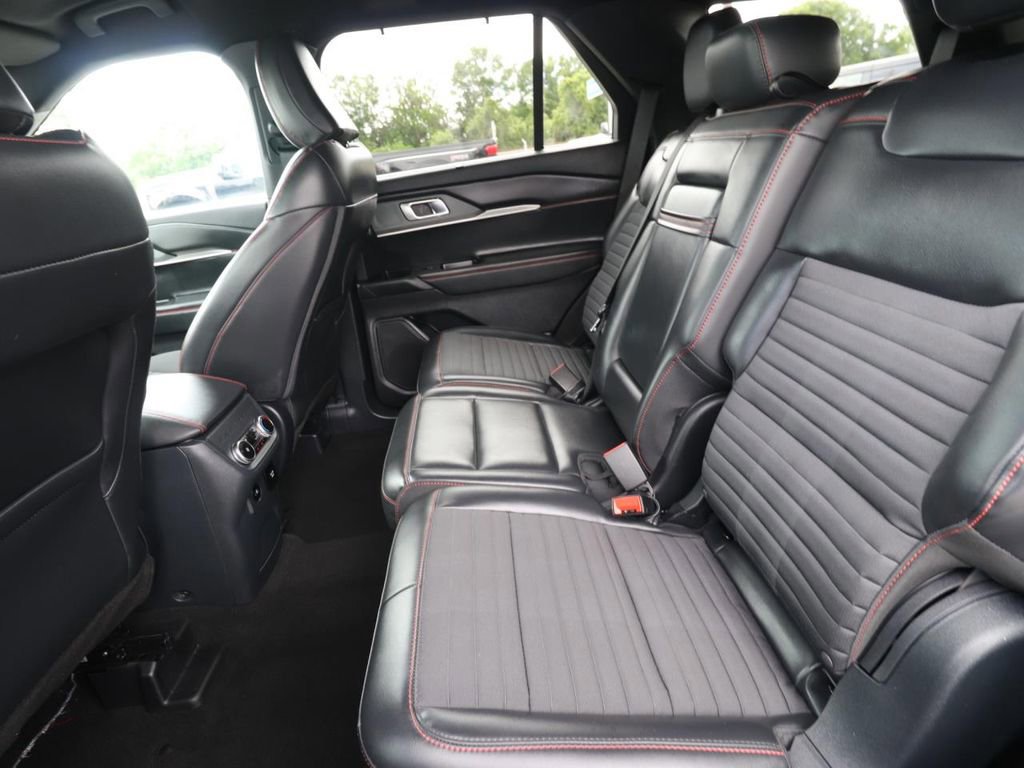 Certified 2025 Ford Explorer ST-Line w/ Premium Package image 12